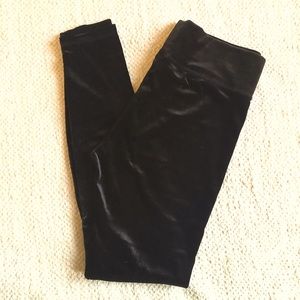 ⭐️ 2/$10 ⭐️ Black Stretch Velvet Leggings